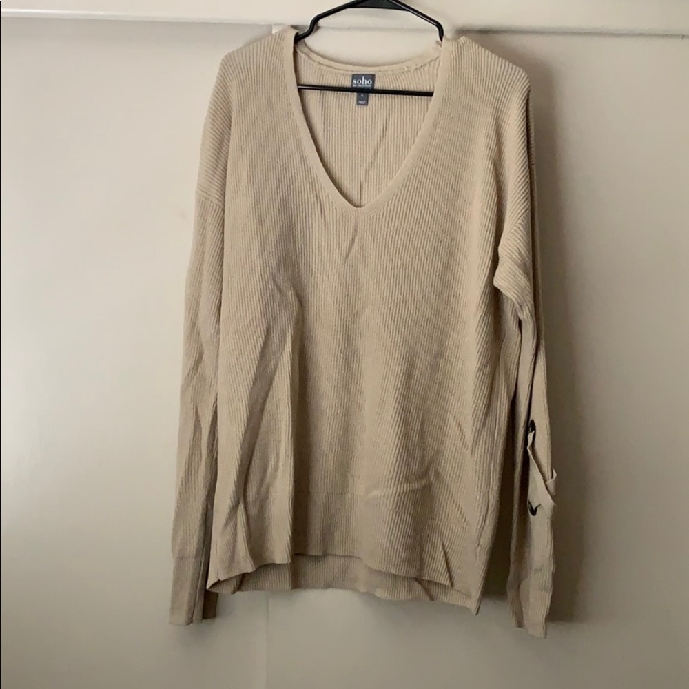 Long Sleeve sweater with accented sleeves